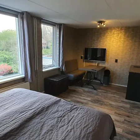 לינה וארוחת בוקר Bed & Budget Mackenzieplaats