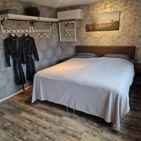 Bed & Budget Mackenzieplaats Bed & Breakfast