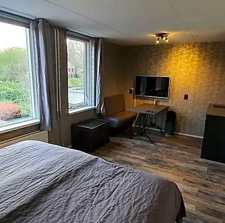 Bed & Budget Mackenzieplaats * Wilp