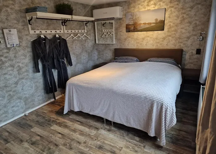 Bed & Budget Mackenzieplaats Bed and breakfast